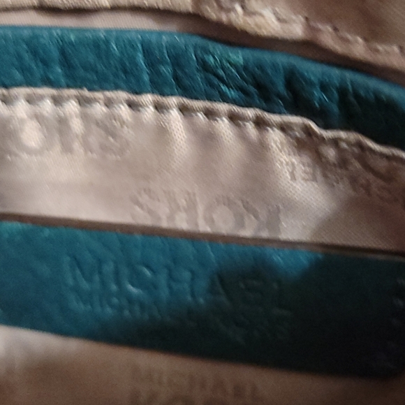 Michael Kors wristlet - Picture 3 of 3